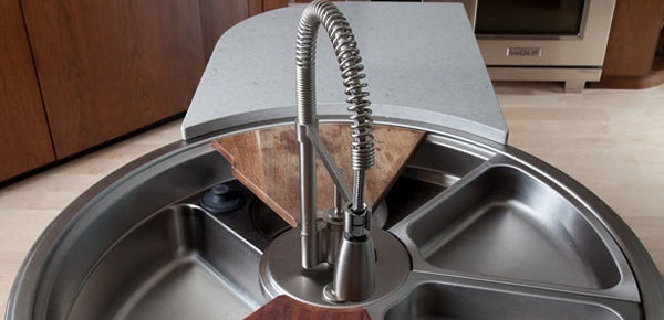 Rotating Sink with cutting board and colander