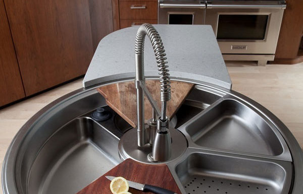 Rotating Sink with cutting board and colander